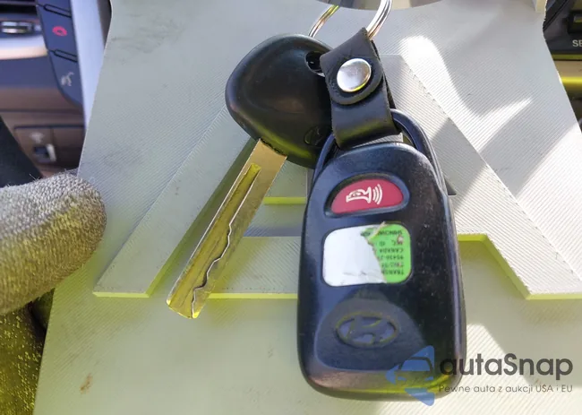 KMHTC6AD9DU128725: 42648356