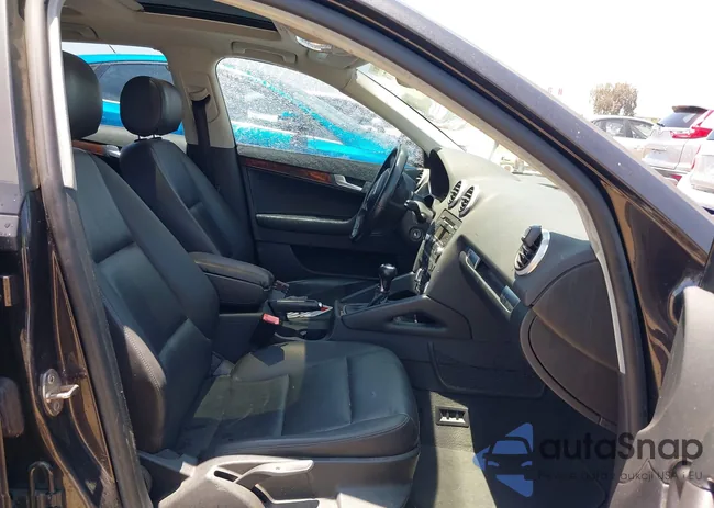 WAUPFAFM8AA177384: 42648878