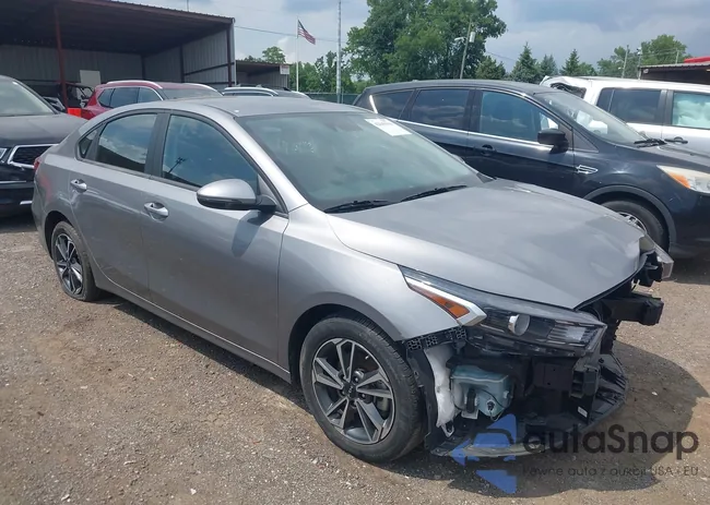 3KPF24AD1PE635307: 42649156