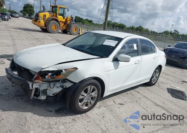 1HGCP2F41BA097223: 42652195