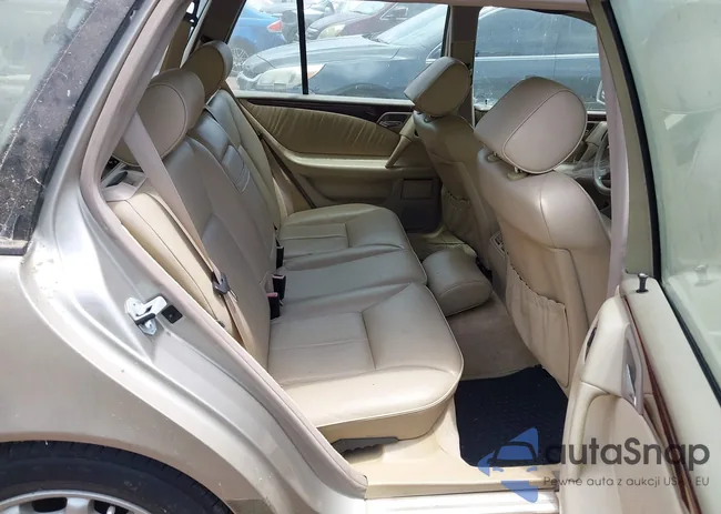 WDBJH82F8WX011579: 42653094