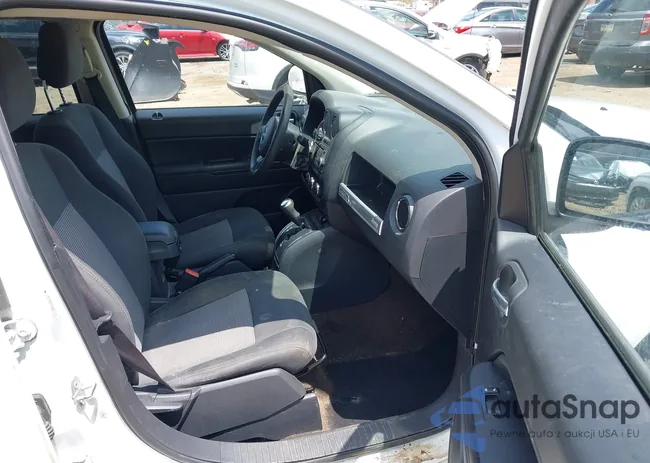 1C4NJDBB8FD371000: 42654682