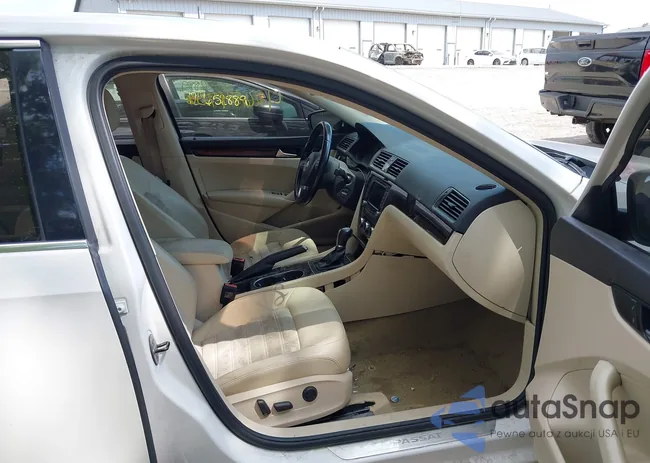 1VWCN7A37EC055645: 42654708