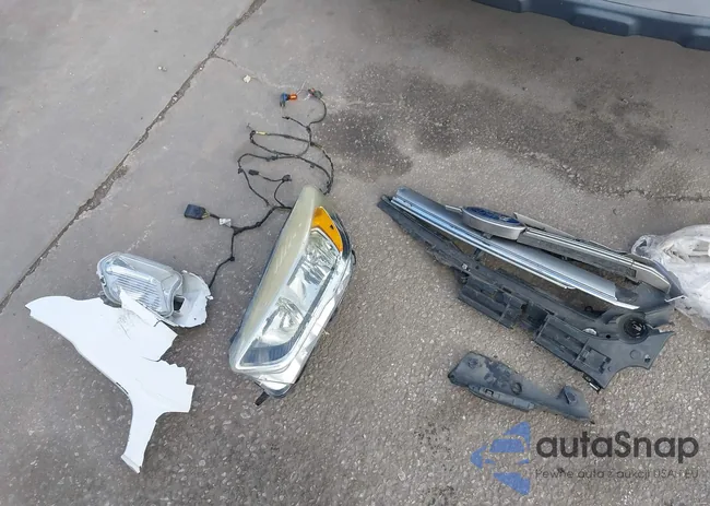 1FMCU0GD6HUA49696: 42657652