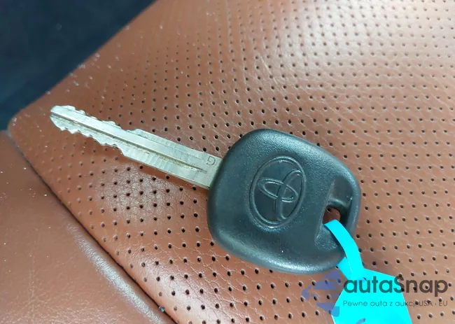 5TFGW5F15GX206832: 42657689