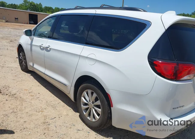 2C4RC1BG5HR533946: 42657072