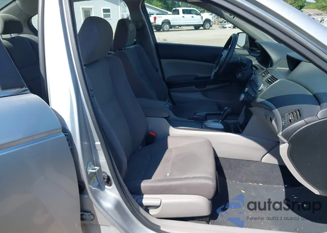 1HGCP2F39BA103647: 42657216