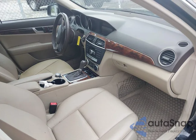 WDDGF8AB4EG234724: 42658402