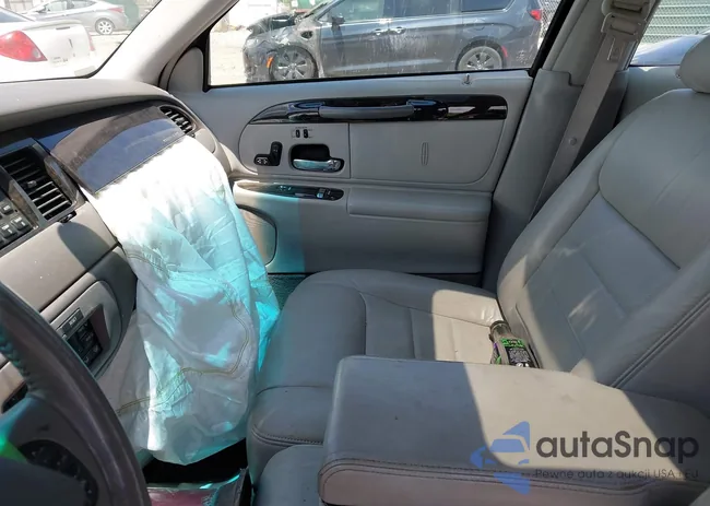 1LNHM82W9XY628587: 42659329