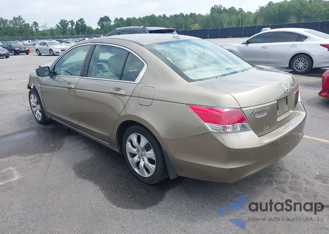 1HGCP2F8XAA136070: 42659332