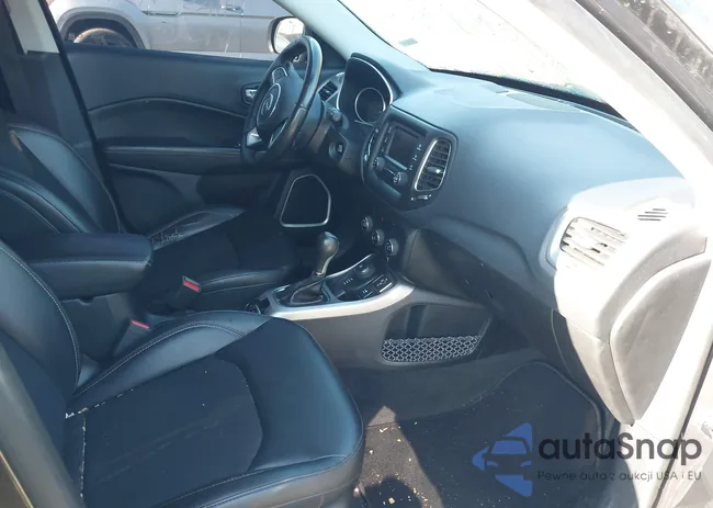 3C4NJDBB2JT283644: 42659247