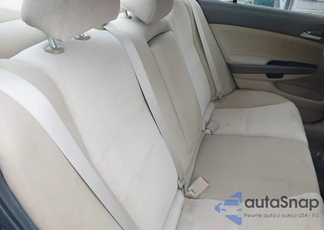 1HGCP2F40AA193732: 42659937