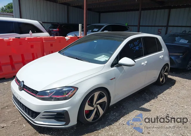 3VW447AU2JM275235: 42662281