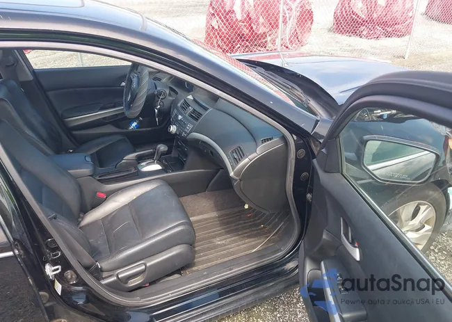 1HGCP2F83AA150117: 42663625