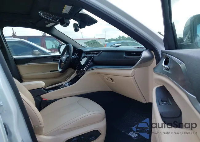 1C4RJKBG2R8616906: 42664329