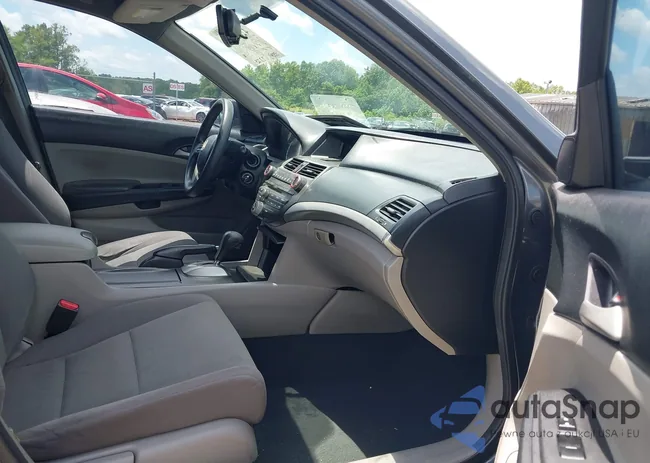 1HGCP2F30CA039497: 42663997