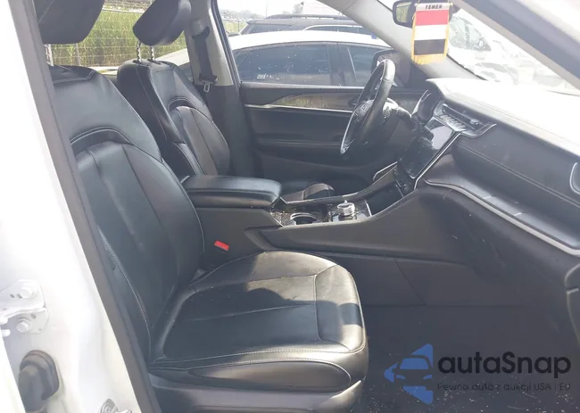 1C4RJKBG9M8137116: 42667651