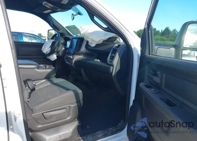 3C6UR5CJ0RG160873: 42667734