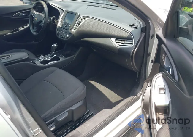 1G1ZB5STXHF212640: 42668165