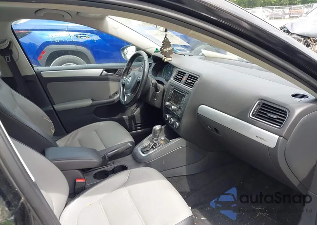 3VW637AJ2DM230074: 42669784