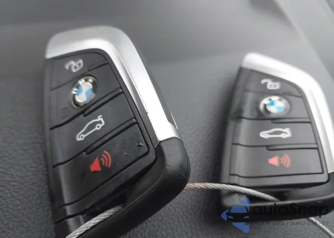 5UX53DP01P9R81339: 42670582