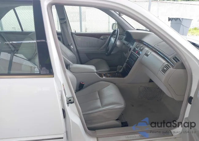 WDBJF70JXYB138938: 42673473