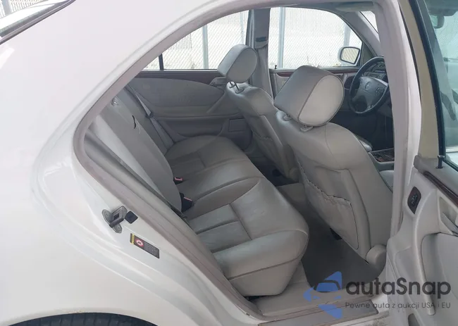 WDBJF70JXYB138938: 42673473