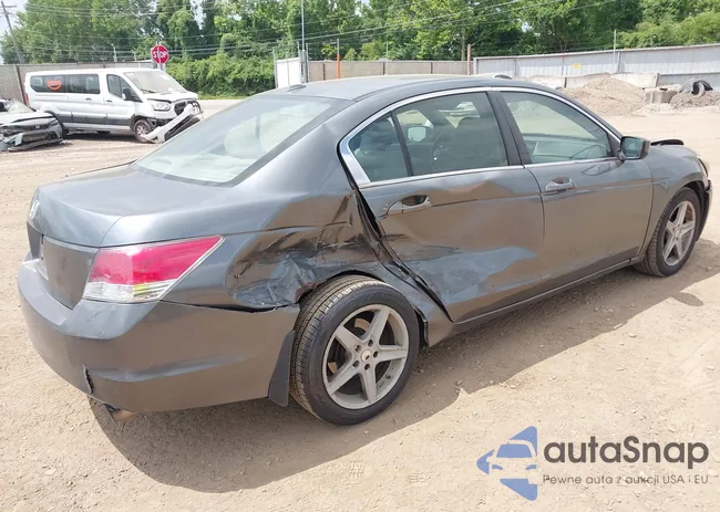 1HGCP26829A139752: 42673477