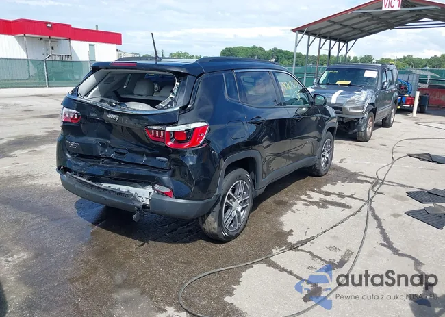 3C4NJCBB1JT500479: 42673734