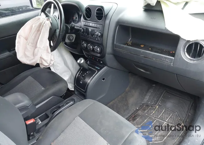 1C4NJRFB6GD512042: 42674314