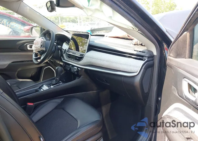 3C4NJDBB2NT212000: 42675982