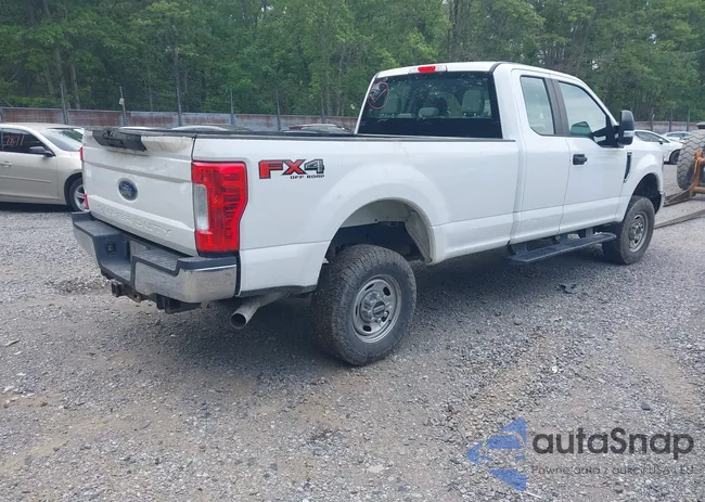 1FT7X2B62JEC99079: 42677597