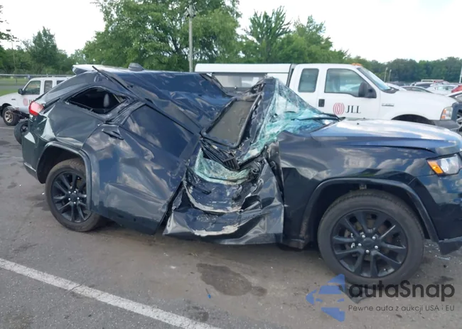 1C4RJFAG5JC215683: 42678779