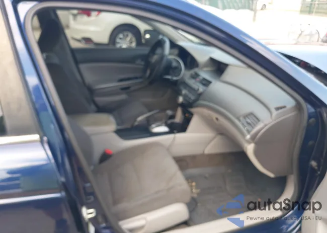 1HGCP2F77AA144263: 42680396