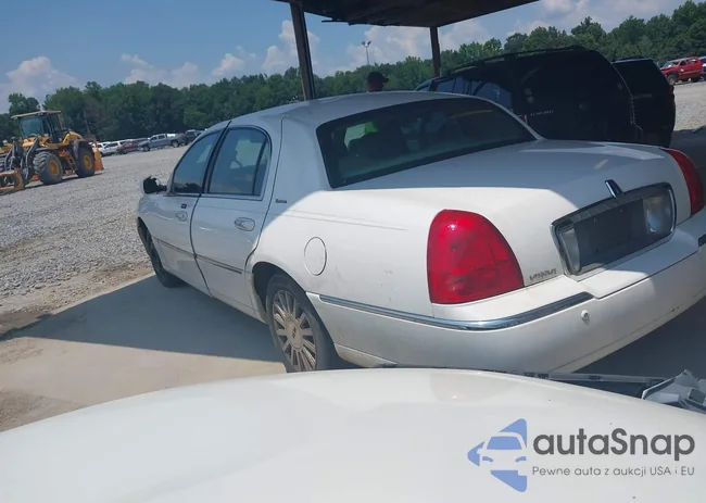 1LNHM81W24Y607979: 42680765