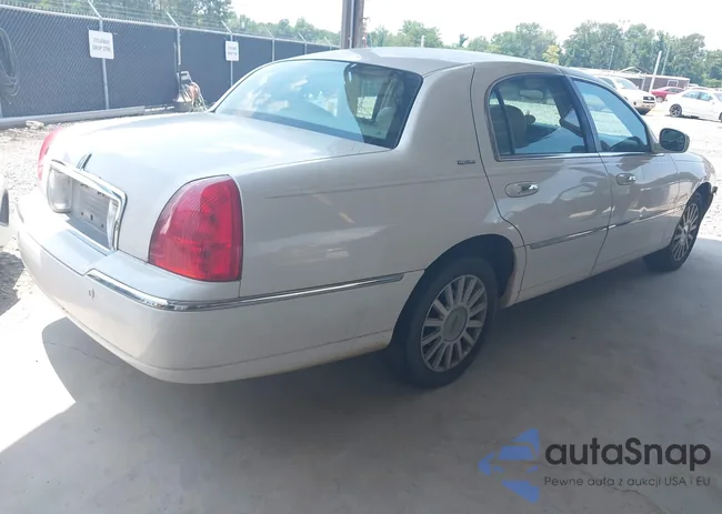 1LNHM81W24Y607979: 42680765