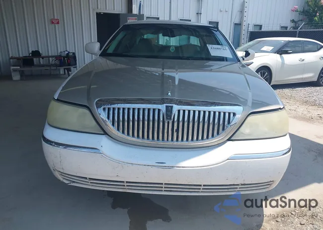 1LNHM81W24Y607979: 42680765