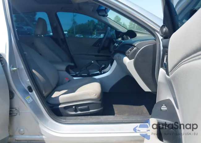 1HGCR2F8XEA105627: 42680801