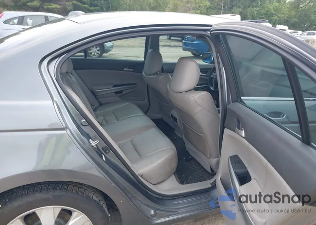 1HGCP2F87AA050313: 42680820