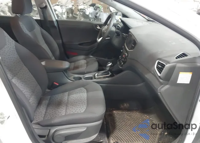 KMHC65LC1HU030557: 42681781