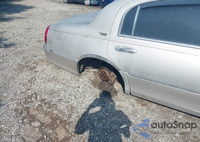 2LNHM82WX8X663589: 42681117