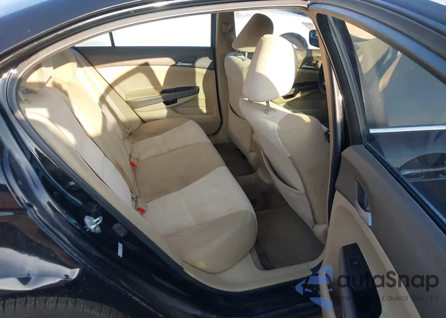 1HGCP2F43AA138563: 42682133