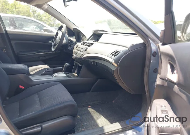 1HGCP2F34BA025763: 42683167