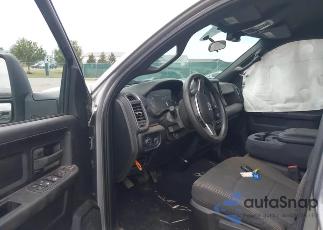 3C6UR5HJ0RG331162: 42683241