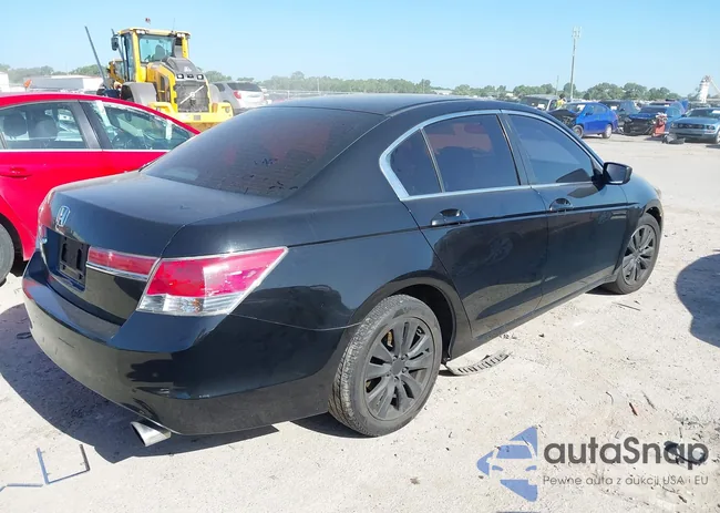 1HGCP2F75BA110520: 42686351