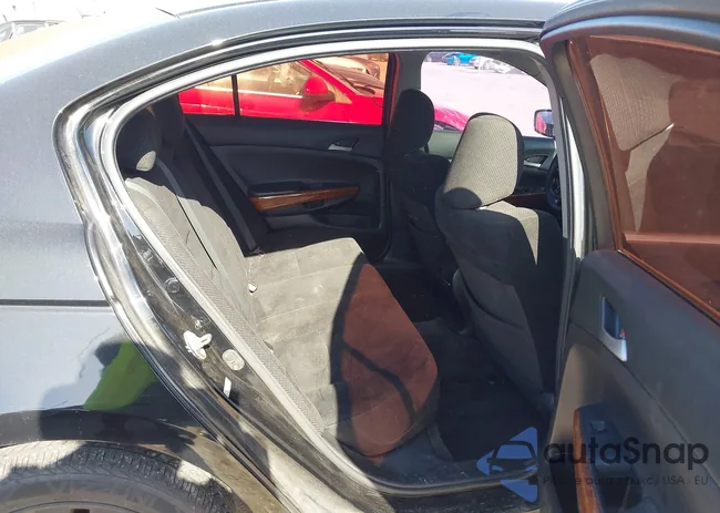 1HGCP2F75BA110520: 42686351