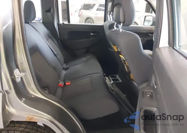 1C4PJMAK1CW209462: 42686418