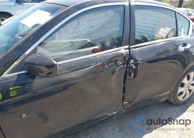 1HGCP3F81AA000738: 42687735