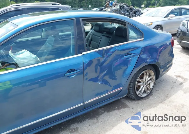 3VWL17AJXHM304792: 42688617