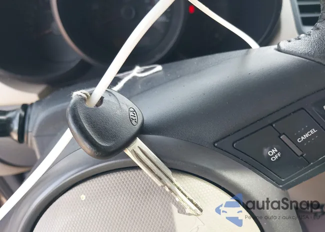 KNDJT2A26A7055472: 42688255